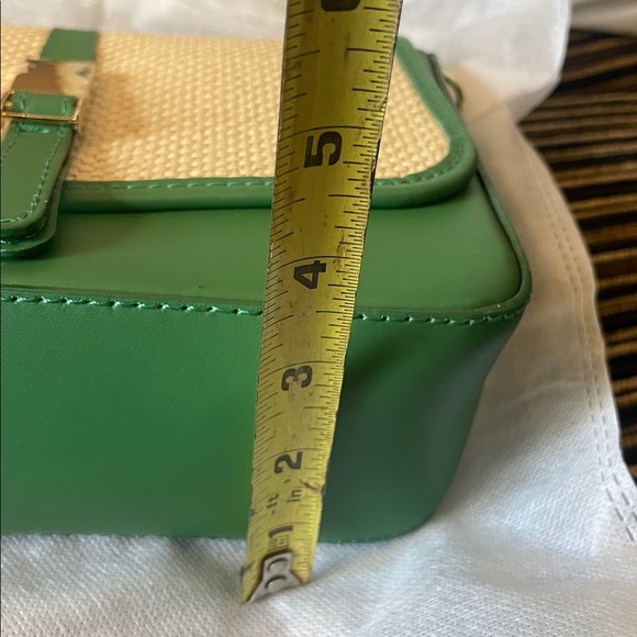 Chic Green and Cream Shoulder Bag - Picture 13 of 13